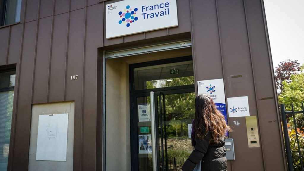 Des recrutements d’imams sur France Travail déclenchent une polémique / Les Échos