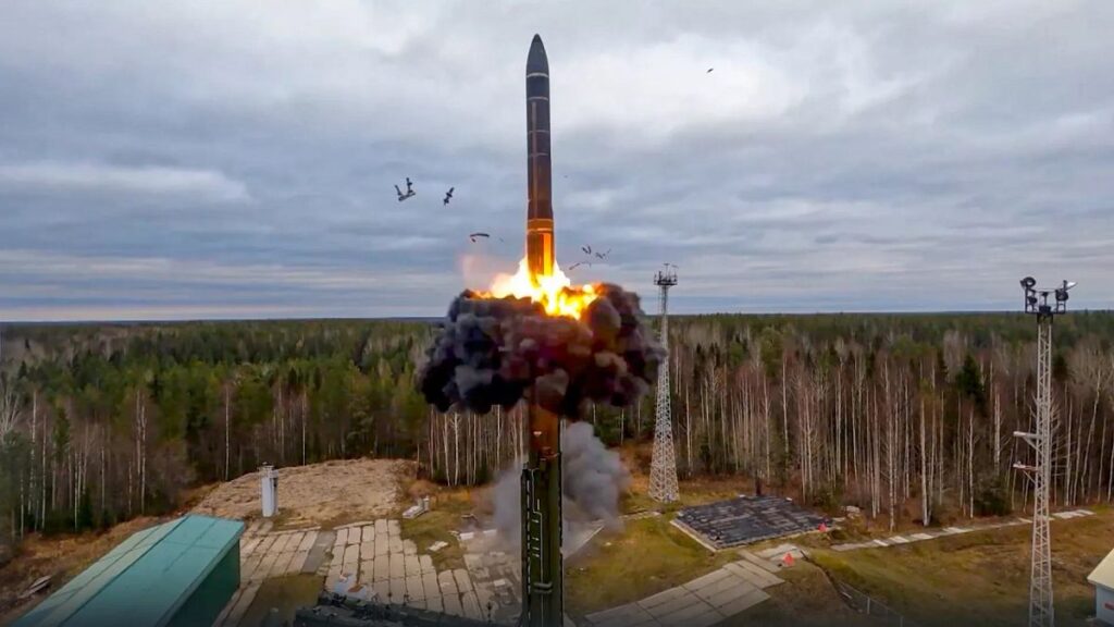 Menaces nucléaires russes : l’OTAN fixe une limite au-delà de laquelle commencent des conséquences irréversibles / AP