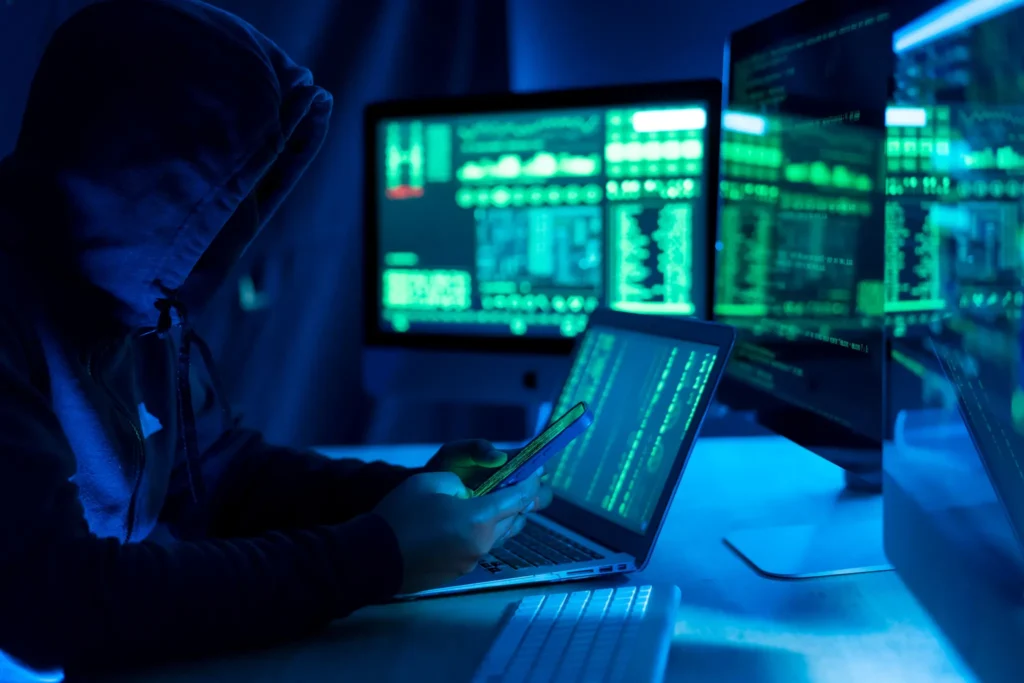 Cyberattaques: des adolescents bousculent la sécurité numérique française / Radio France