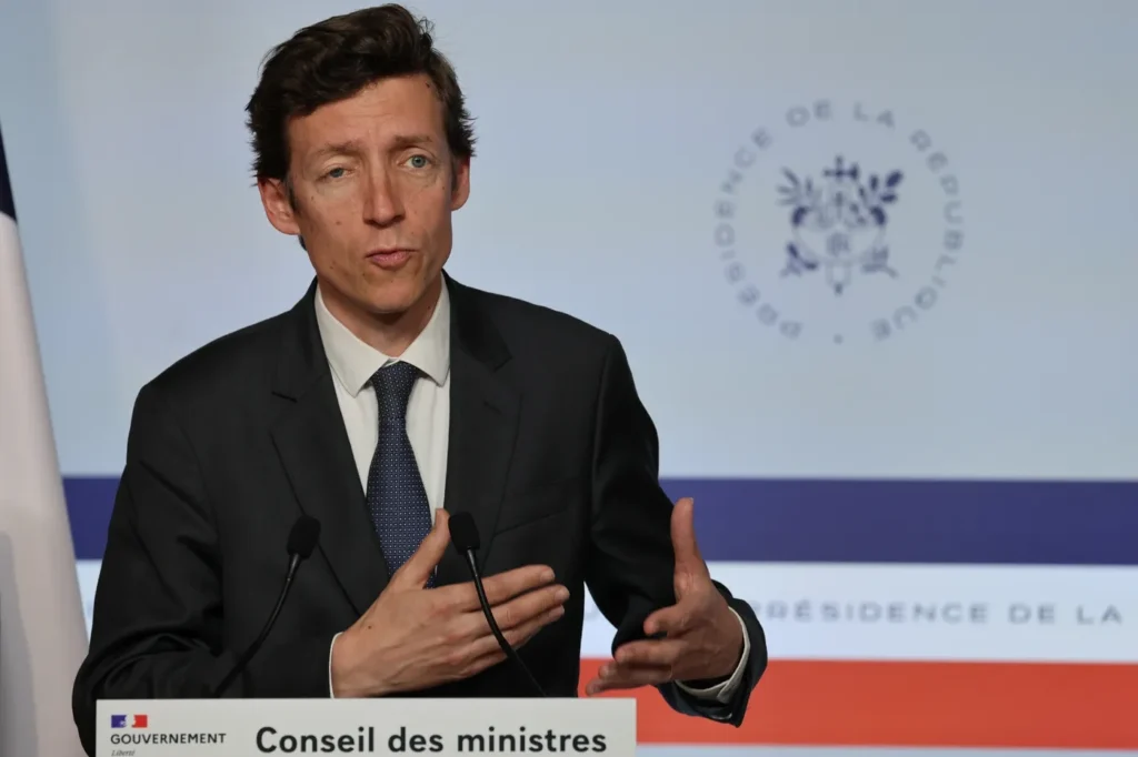 Le gouvernement cible les comportements inappropriés dans les établissements scolaires / La Croix