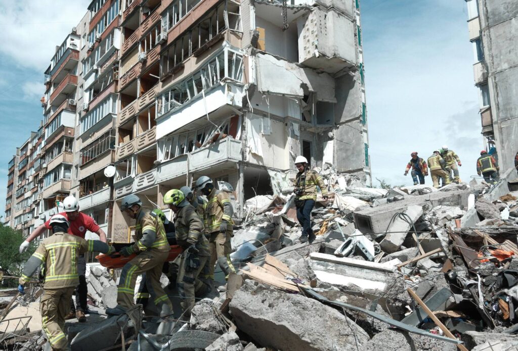 Macron condamne une frappe massive russe contre l’Ukraine dans la nuit du 13 au 14 mai / Service national des situations d'urgence de l'Ukraine