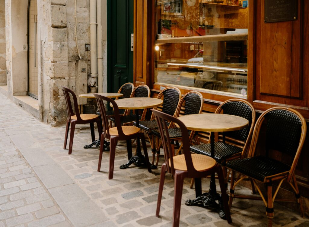 Paris prolonge les horaires des terrasses estivales jusqu’à 23h pour la saison d’été / unsplash