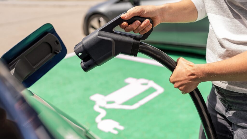 Voitures électriques : les ventes en France ont augmenté de 48 % depuis le début de l’année / Les Numériques