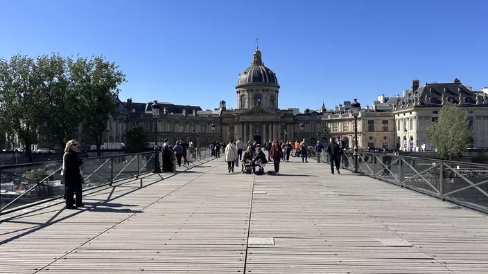Pont des Arts : une rénovation coûteuse déjà mise en cause / Le Figaro
