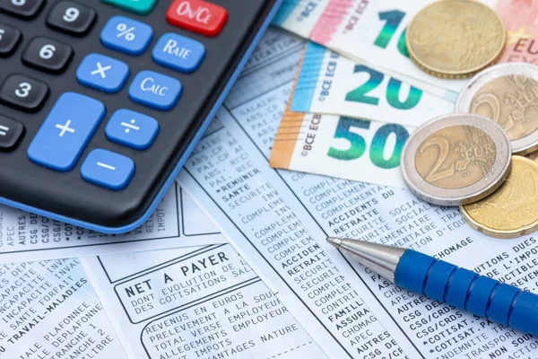 Le gouvernement français a confirmé sa décision de ne pas élargir le programme d’allègements fiscaux et sociaux destiné aux entreprises, malgré la prochaine augmentation du SMIC à partir du 1er juin / depositphotos