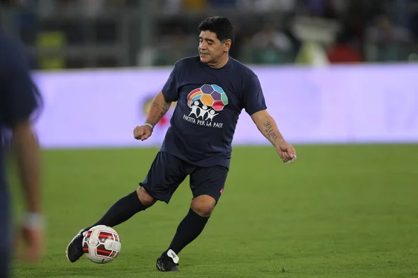 Procès Maradona : un médecin affirme que l’état du footballeur aurait pu être stabilisé en 48 heures / depositphotos