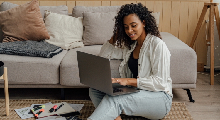 Télétravail : une étude souligne des gains modérés de productivité / Grazia