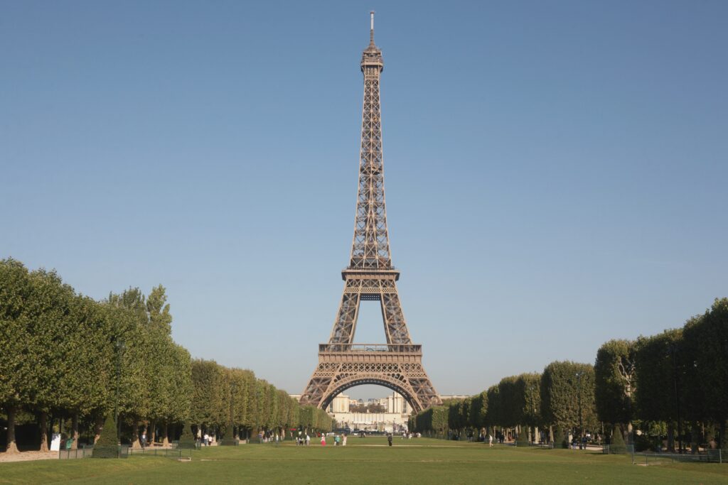Une partie des escaliers de la Tour Eiffel vendue aux enchères pour une somme record / unsplash