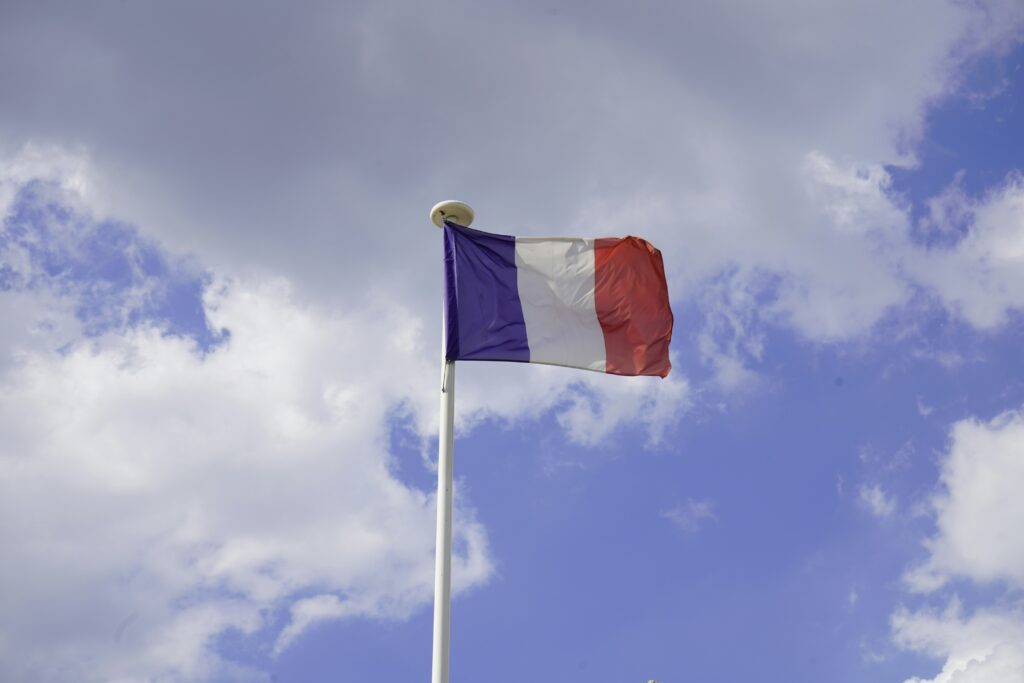 La France rejette les menaces russes visant Kyiv et ne prévoit pas de fermer son ambassade / unsplash