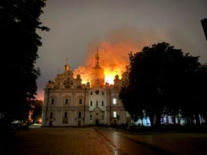 La France compare la frappe contre la laure des Grottes de Kyiv à une attaque contre Notre-Dame : Paris condamne fermement le bombardement de Kyiv