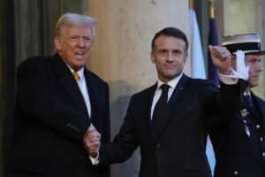Trump séduit par Versailles : Macron mise sur un symbole historique pour sa diplomatie au G7 / The Associated Press