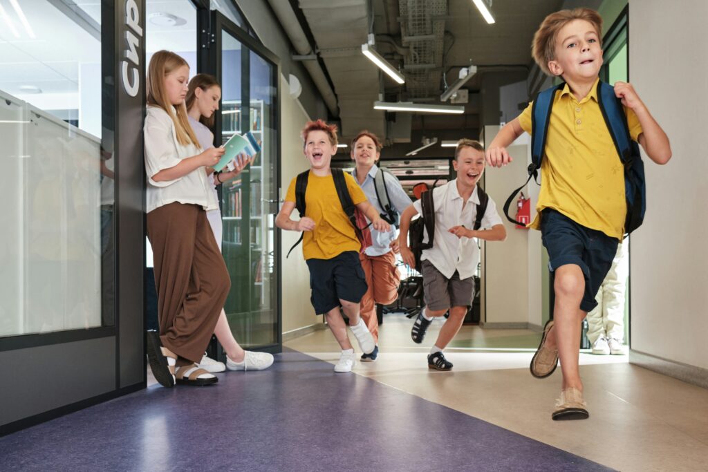Les écoles françaises cherchent de nouvelles solutions face à la chaleur : réduction des cours et révision du calendrier scolaire / unsplash
