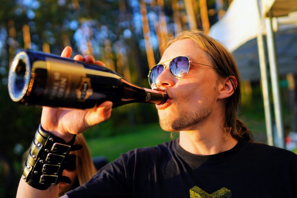 La chaleur pousse la France à renforcer les restrictions : l’alcool sera interdit dans les rues de plusieurs régions pendant la Fête de la Musique / unsplash