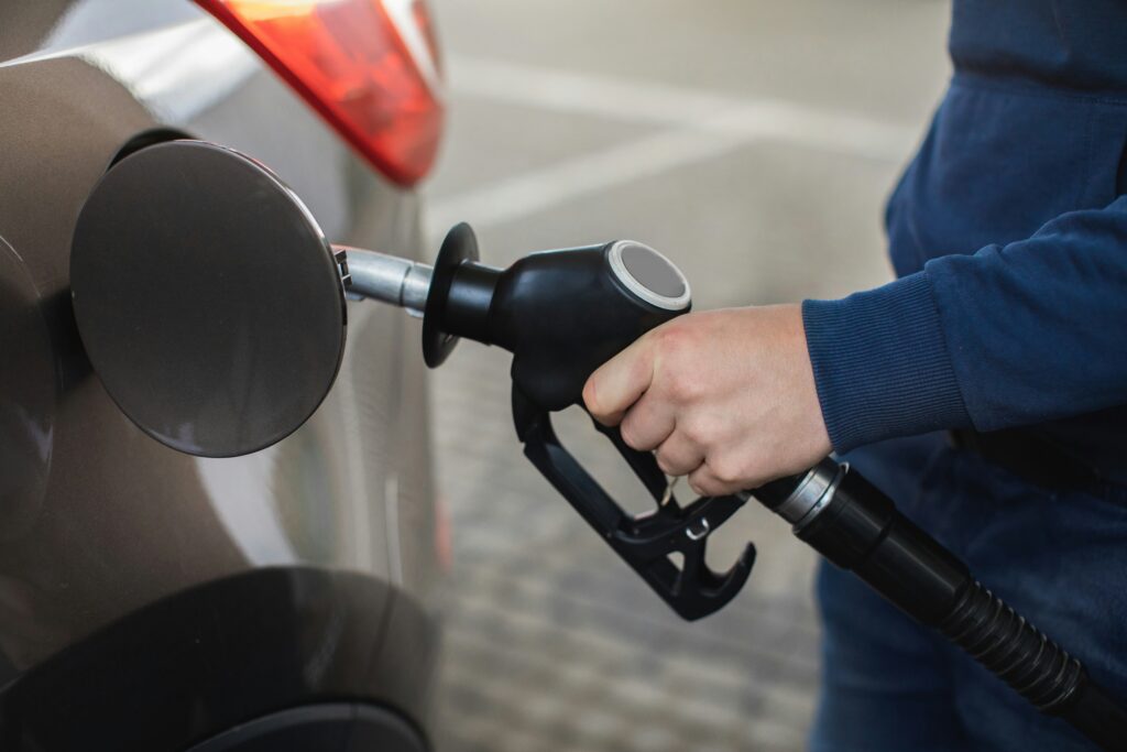 Un accord de paix entre les États-Unis et l’Iran pourrait faire baisser les prix des carburants en Europe dès cet été / unsplash