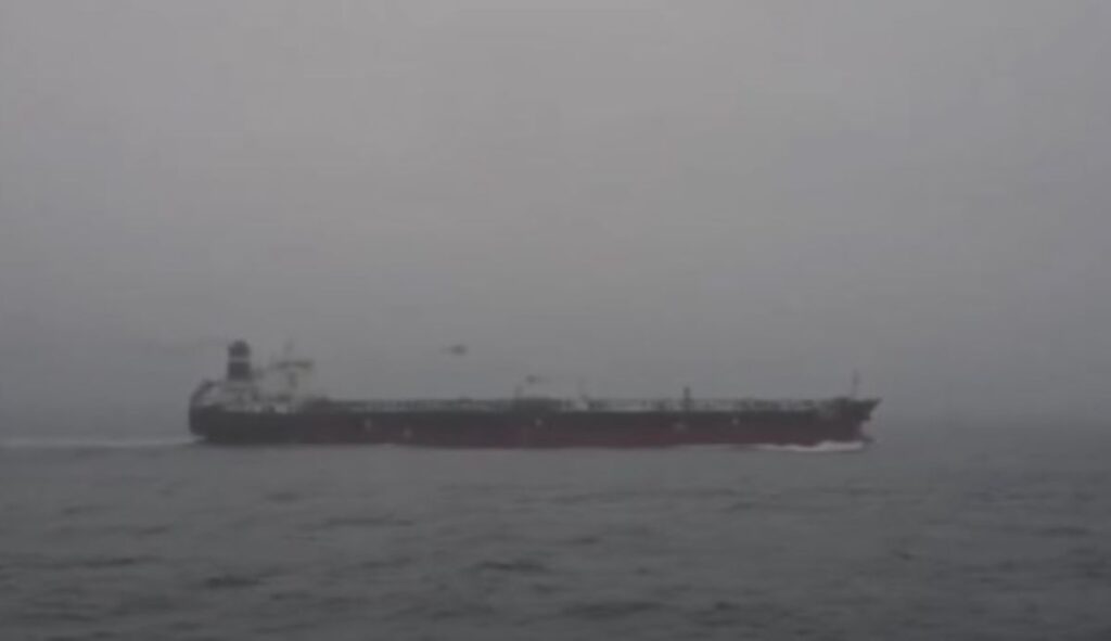 La France a placé en garde à vue le capitaine du pétrolier russe Tagor : le navire soupçonné d’appartenir à la « flotte fantôme » / x.com Emmanuel Macron