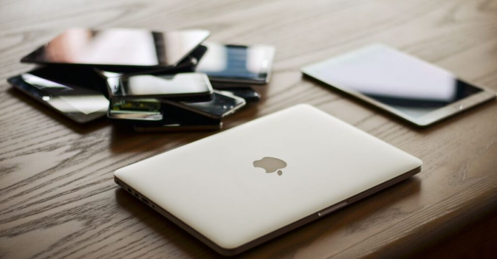 La révolution de l’IA fait grimper les prix de la tech : Apple contrainte de revoir ses tarifs face à la demande record en puces électroniques / pexels