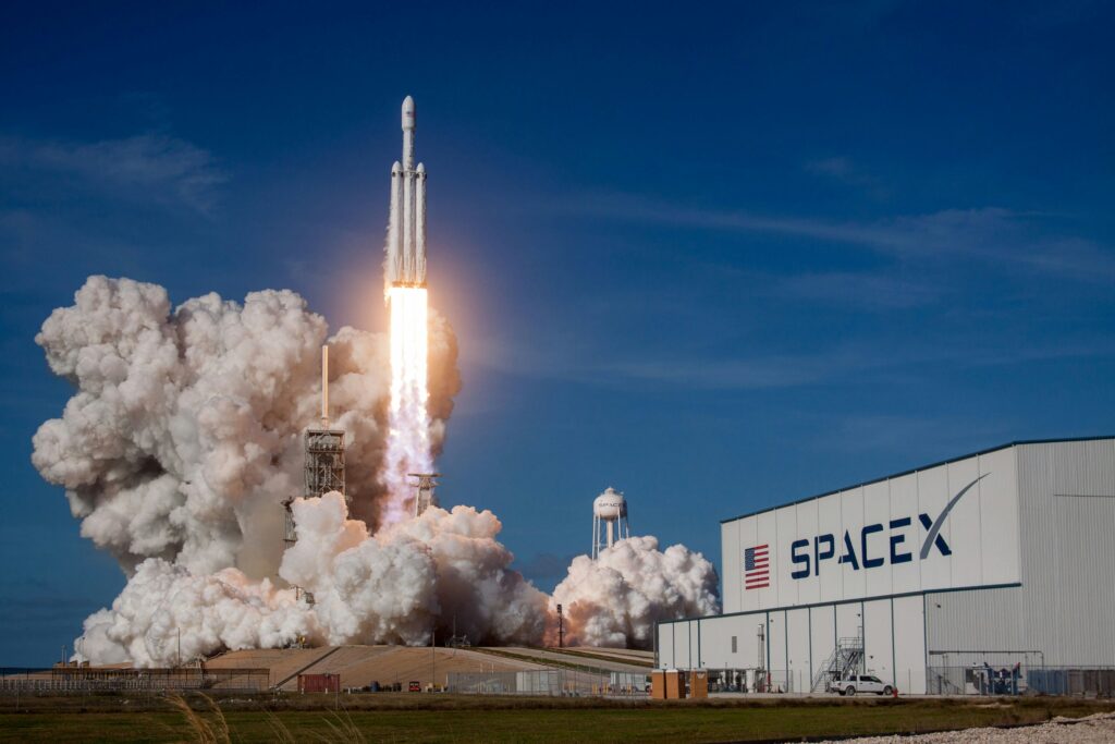 SpaceX pourrait lancer son propre opérateur mobile : Starlink se prépare à entrer sur le marché américain de la téléphonie / unsplash