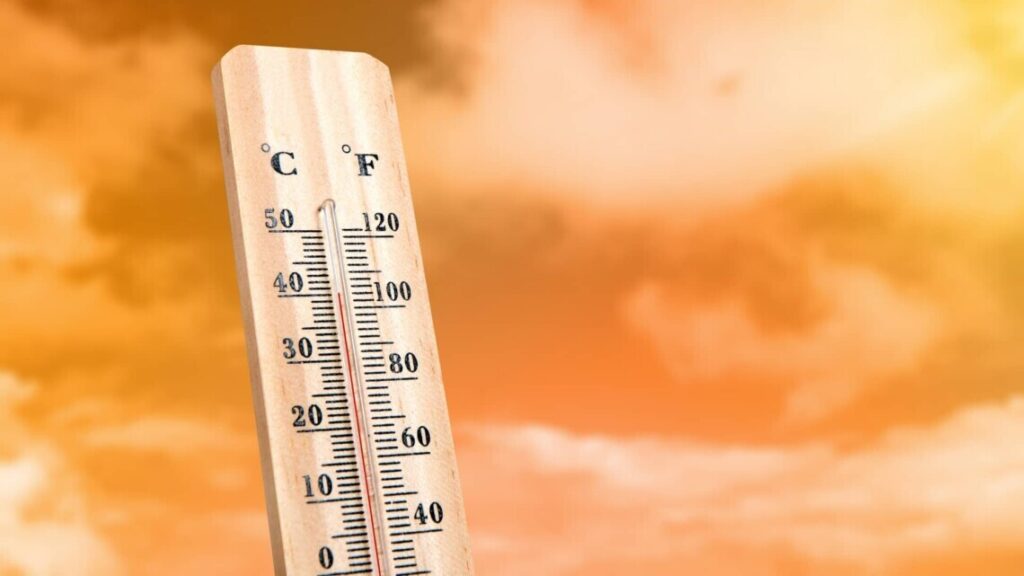 La France étend la vigilance rouge face à la canicule : près de 40 départements passent au niveau d'alerte maximal / depositphotos