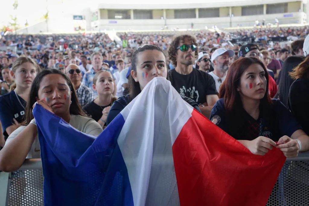 La défaite des Bleus au Mondial 2026 révèle de nouvelles tensions sociales en France / La Croix
