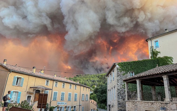 Les incendies gagnent du terrain dans le sud-ouest de la France : plus de 10 000 personnes évacuées / getty images