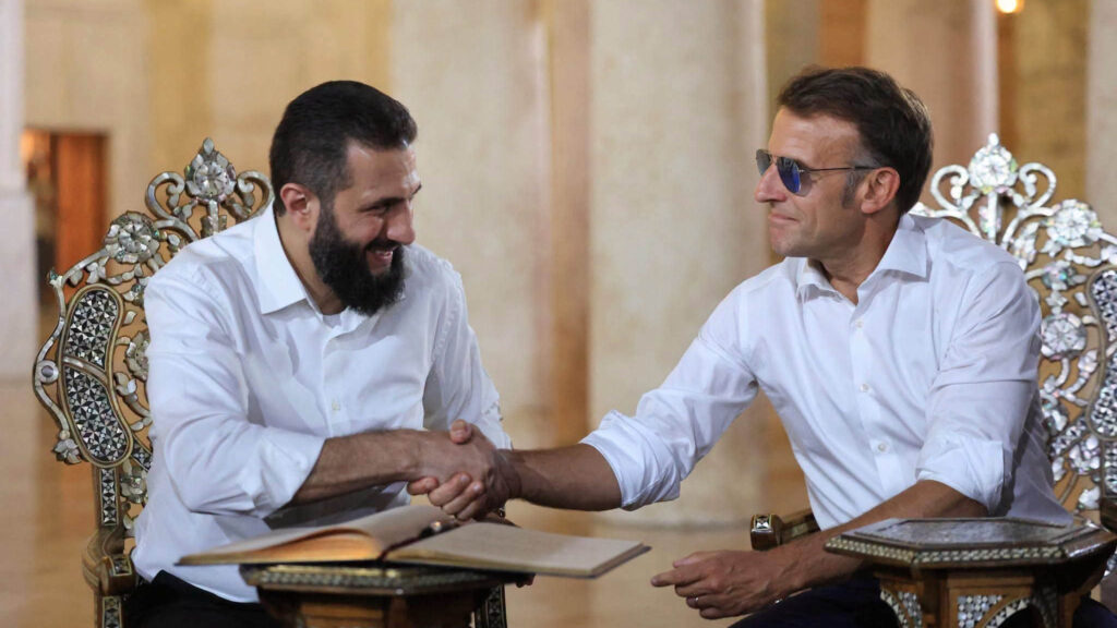 Des explosions près de l’hôtel d’Emmanuel Macron secouent sa visite en Syrie / C24 Info