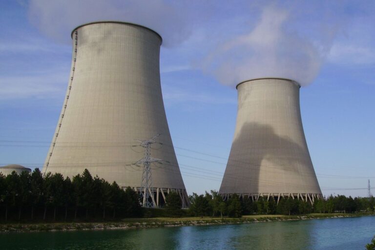 La canicule contraint la France à réduire sa production nucléaire : plusieurs réacteurs temporairement mis à l'arrêt / unsplash