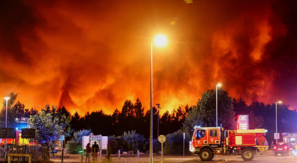 Les incendies de forêt menacent Bordeaux : des évacuations préventives et des restrictions de circulation mises en place / AFP