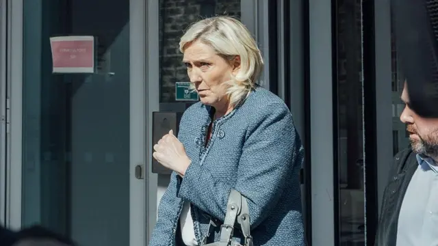 La décision de justice concernant Marine Le Pen relance le débat sur la responsabilité politique en France / BBC