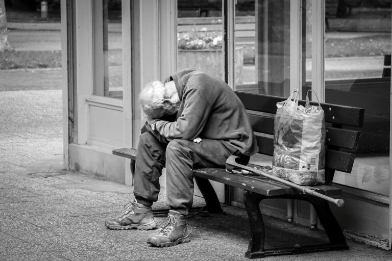 À Paris, la crise de l'hébergement d'urgence s'aggrave : des centaines de familles risquent de se retrouver sans solution / unsplash