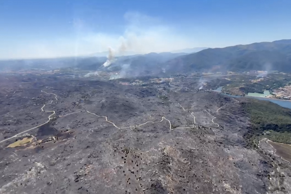 L’incendie de Trévillach ravage des milliers d’hectares dans les Pyrénées-Orientales / Actu.fr