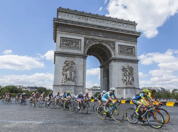 Paris se prépare à l’arrivée du Tour de France : d'importantes restrictions de circulation prévues dans la capitale / depositphotos