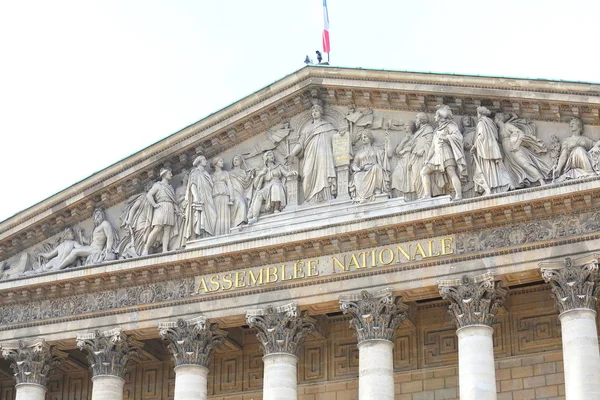 La France pourrait supprimer le délai de prescription pour les crimes commis contre les enfants : l'Assemblée nationale approuve une réforme historique / depositphotos