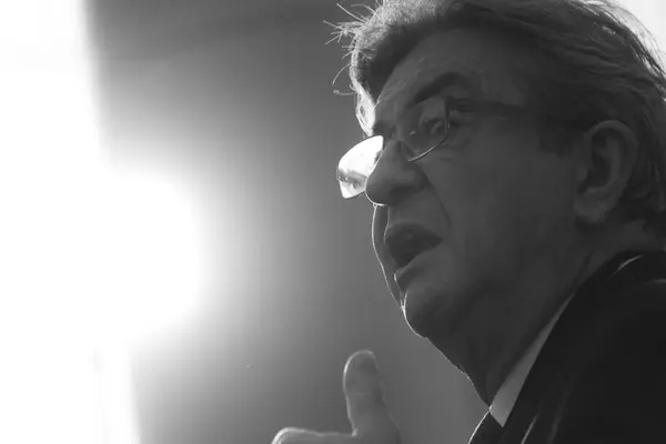 Mélenchon, l’OTAN et l’influence informationnelle russe : un débat européen qui ne peut pas être simplifié / depositphotos
