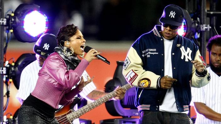 Jay-Z signe un retour spectaculaire sur scène : Rihanna, Eminem et Beyoncé créent la surprise lors de concerts anniversaires à New York / AFP