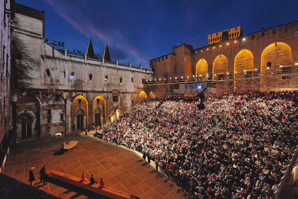 Avignon devient la capitale du spectacle vivant pendant trois semaines / Arts et Vie