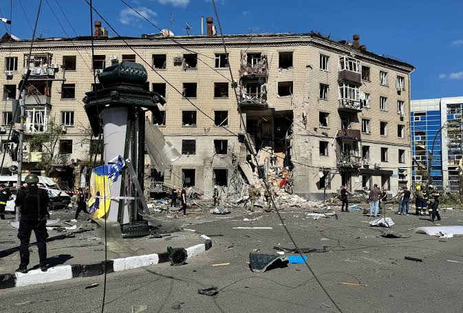 La Russie intensifie ses attaques contre Kyiv tandis que Zelensky évoque un renforcement des effectifs russes / Le Monde