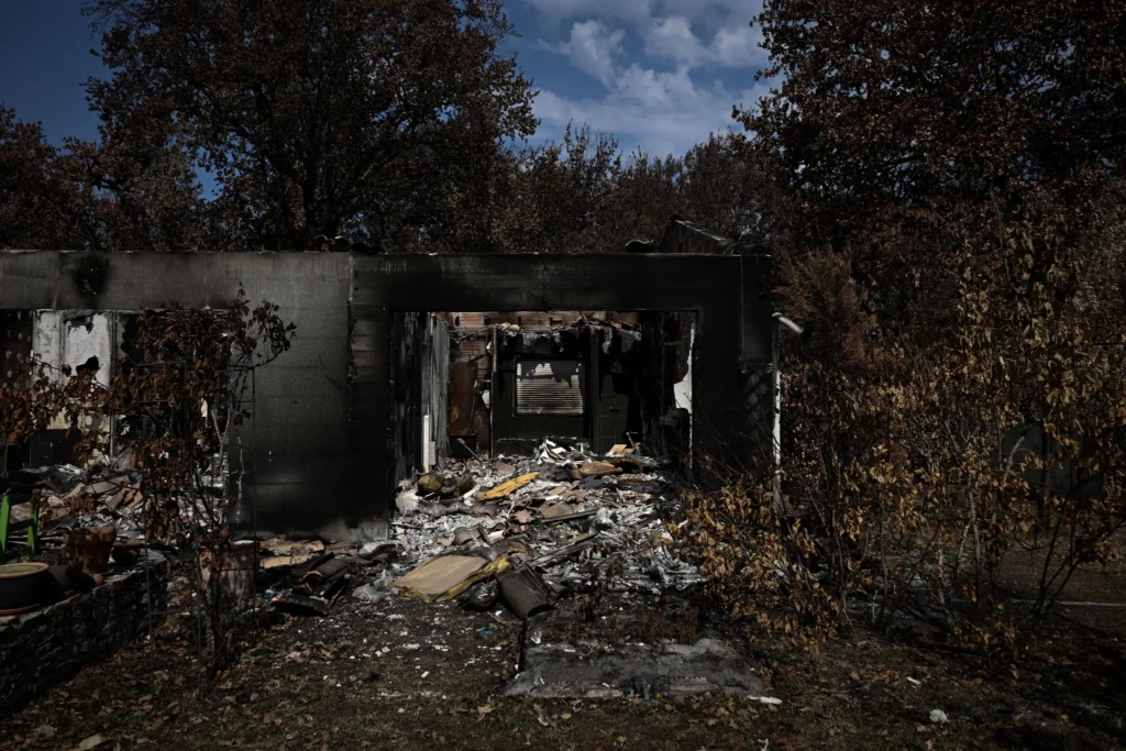 Les incendies de l’été provoquent déjà près de 500 millions d’euros de dommages assurés / Radio France