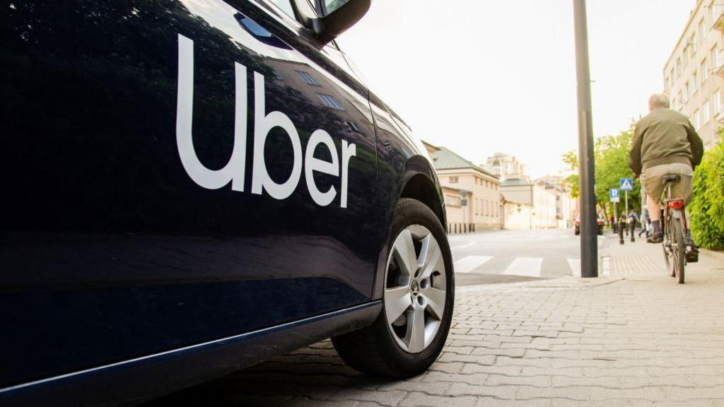 Les Pays-Bas sanctionnent Uber à hauteur de 825 millions d’euros pour des suspensions automatisées / BBC