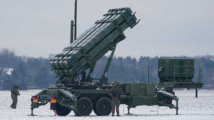 Paris renforce son aide militaire à Kyiv avec de nouveaux moyens de défense aérienne / France Info