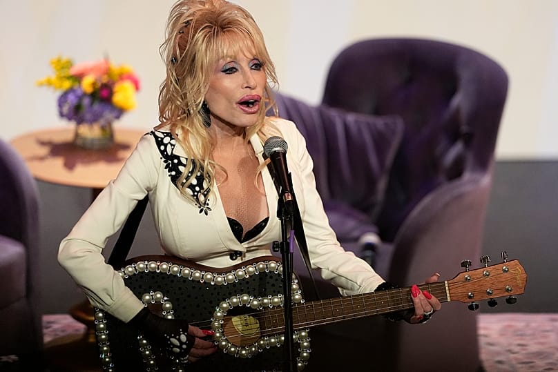 Dolly Parton est morte — la musique américaine perd l’une de ses figures les plus emblématiques / getty images