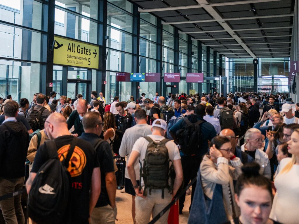 Un objet volant non identifié perturbe le trafic à l’aéroport de Leipzig et déclenche une vaste opération de sécurité / BFM