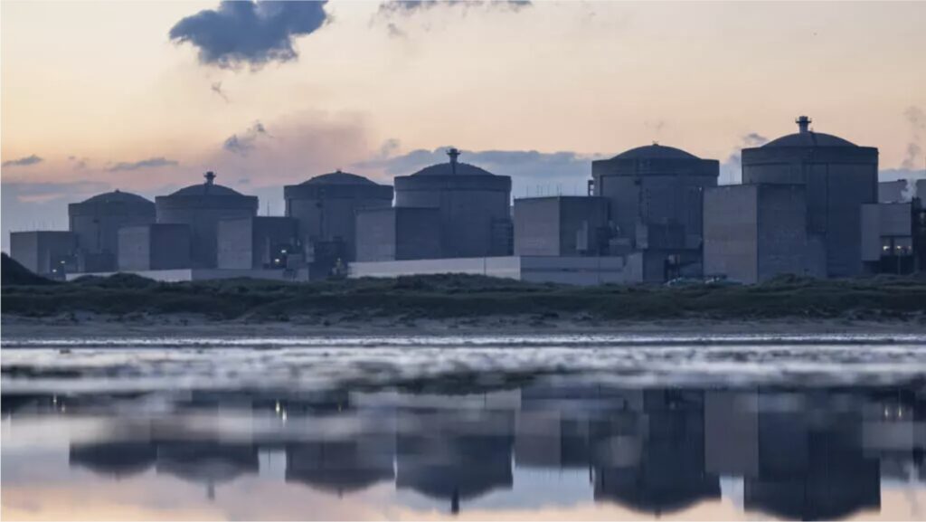 Des méduses mettent à l’arrêt trois réacteurs de Gravelines : le nucléaire français confronté à un nouveau risque naturel / AFP