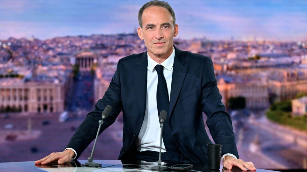 Raphaël Glucksmann officialise sa candidature présidentielle et cherche à recomposer la gauche / Virgule.le