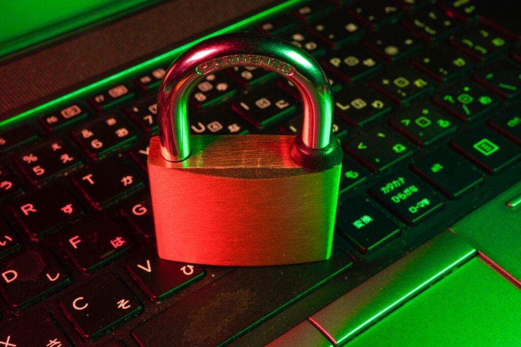 Comment l’Estonie, frappée par une vaste cyberattaque russe, est devenue une référence mondiale de la cyberdéfense / Unsplash