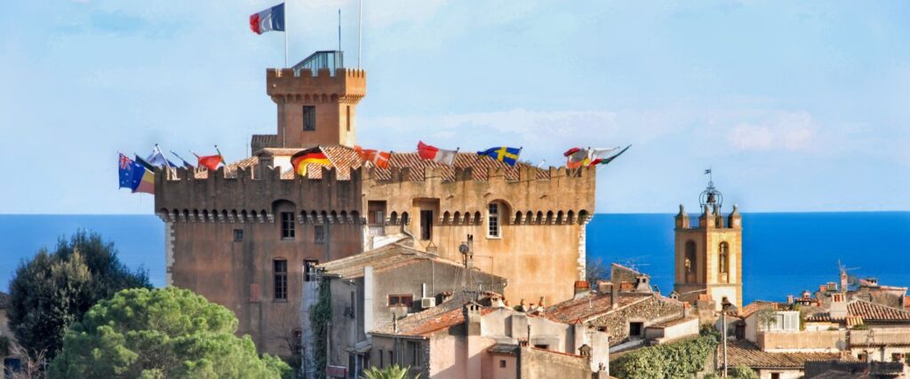 Le retrait du drapeau ukrainien en France provoque une controverse : le geste polémique d’un maire du RN sur fond de guerre menée par la Russie contre l’Ukraine / CityXee
