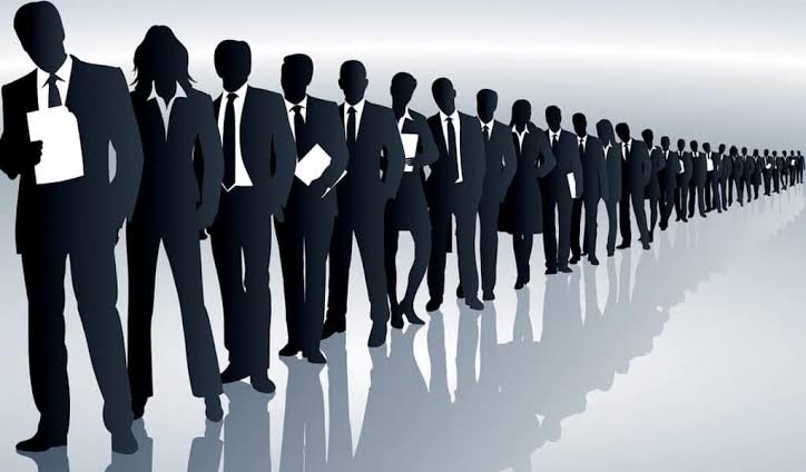 Les entreprises cherchent encore des salariés mais les demandeurs d’emploi peinent davantage à retrouver un poste / SME News