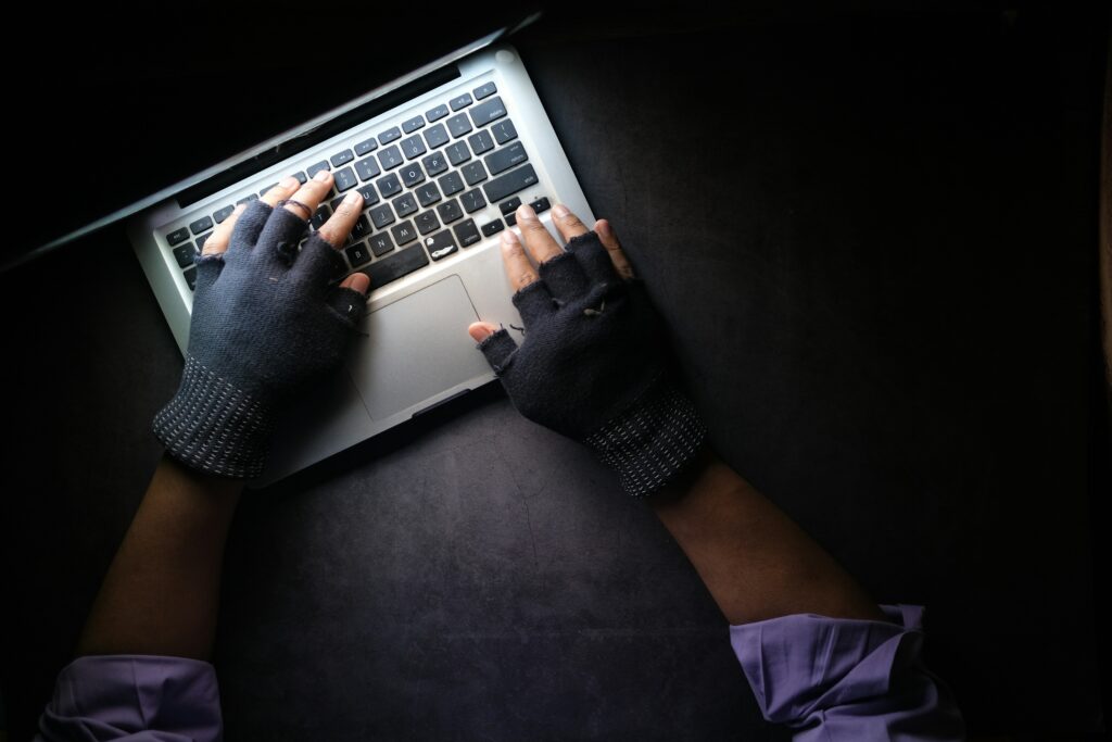 Le vol des données des contribuables français dépasse le cadre d’une simple cyberattaque : ZeroBytes affirme avoir vendu les informations / unsplash