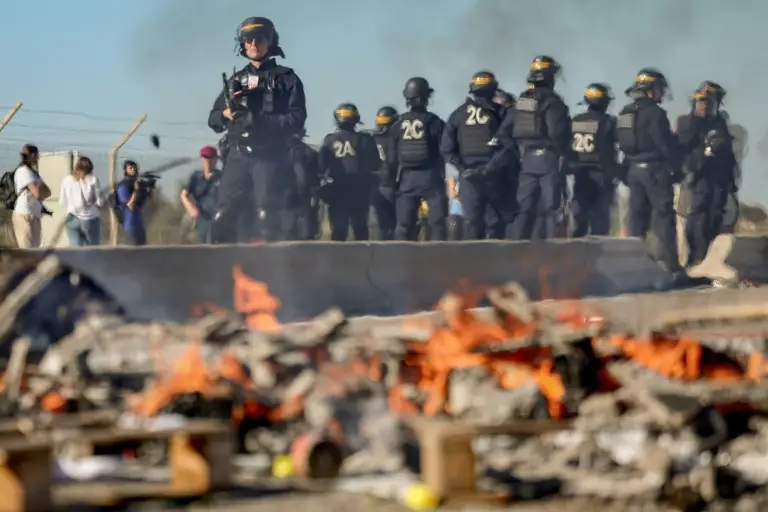 Les pêcheurs lèvent plusieurs blocages après une journée de mobilisation contre le prix du carburant / Orange Actu