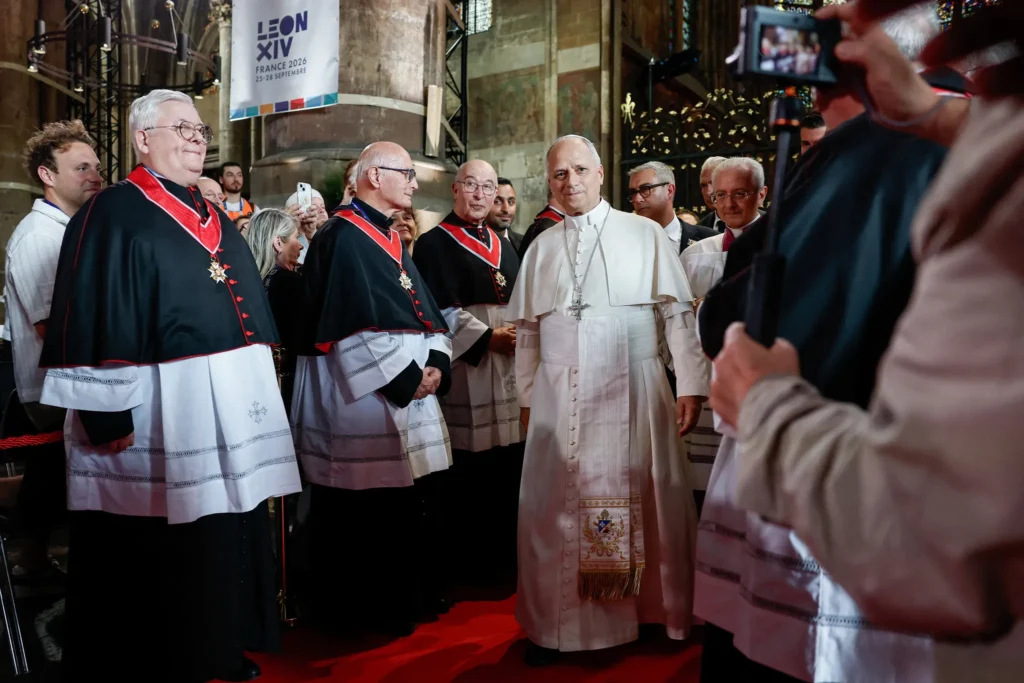 Visite du pape à Metz : Léon XIV célèbre sa dernière messe en France dans une cathédrale comble / La Croix