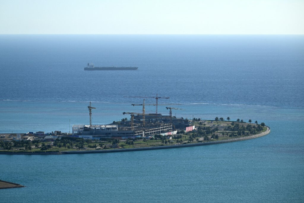 Paris prépare un déploiement militaire défensif autour du terminal pétrolier stratégique de Yanbu / Boursorama